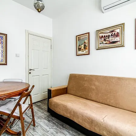 Lovely Flat In Cihangir Near Public Transportation Стамбул