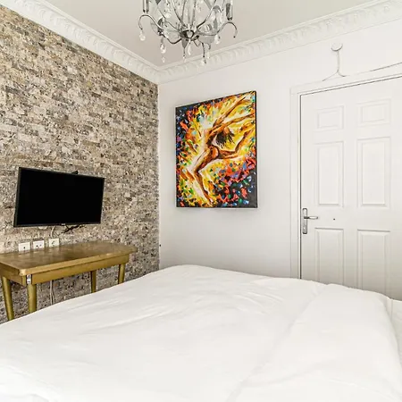 Lovely Flat In Cihangir Near Public Transportation *