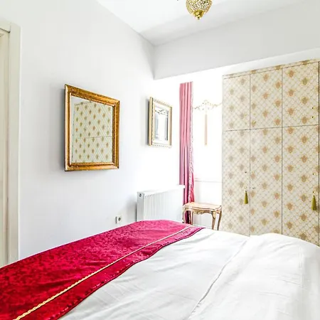 Lovely Flat In Cihangir Near Public Transportation Апартаменты *