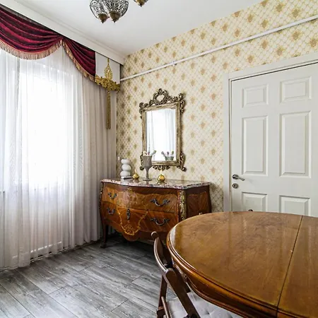 Lovely Flat In Cihangir Near Public Transportation Апартаменты Стамбул